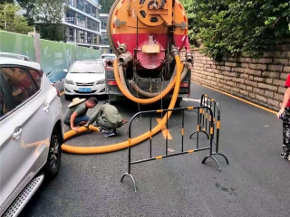 清理化糞池