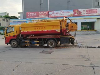 ?&nbsp;小車高壓車疏通管道1