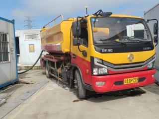 小車清理化糞池2